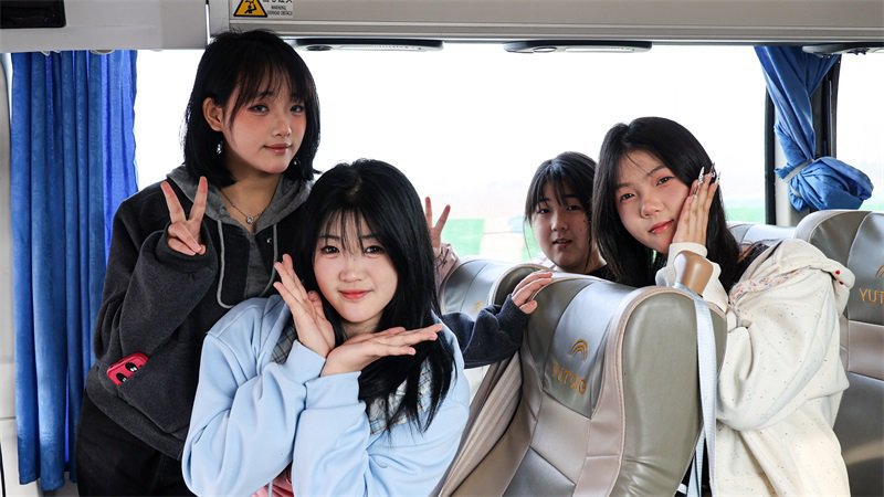 【2025年】鄭州商專(zhuān) 春日暖